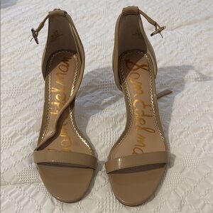Sam Edelman Tan Heels with Classic Design